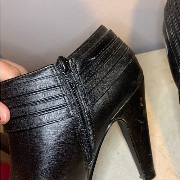 G BY Guess Size 9 Black Heel Booties - Picture 3 of 5